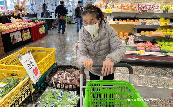 介護旅行_福岡県博多_スーパーでお買い物2