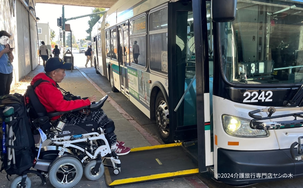 介護旅行でアメリカへ航空ショー観覧_路線バスに乗車