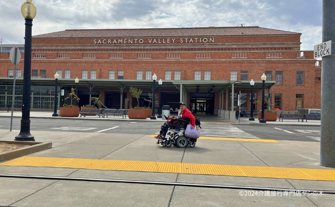 介護旅行でアメリカへ航空ショー観覧_サクラメントで長距離バスに乗り換え