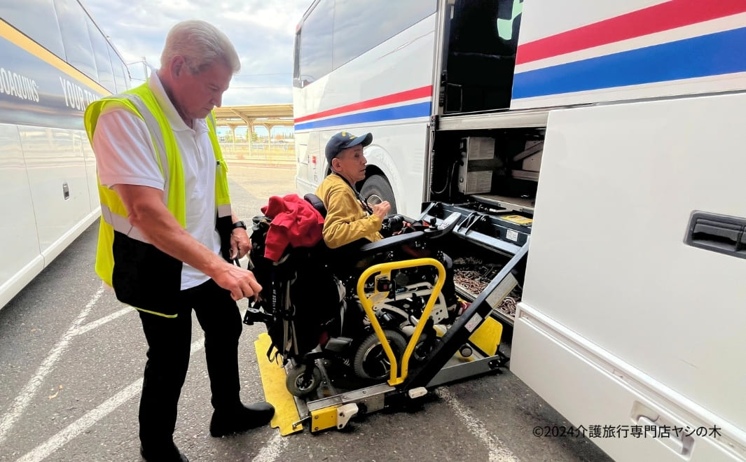 介護旅行でアメリカへ航空ショー観覧_長距離バスに乗車