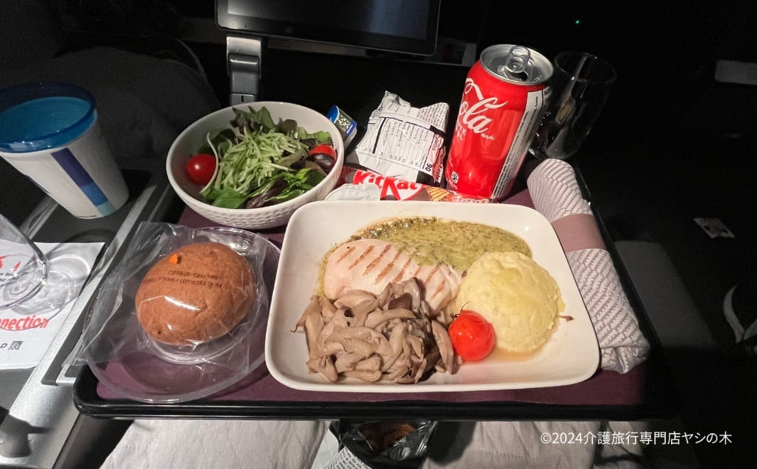 介護旅行でアメリカへ航空ショー観覧_ユナイテッド航空の機内食