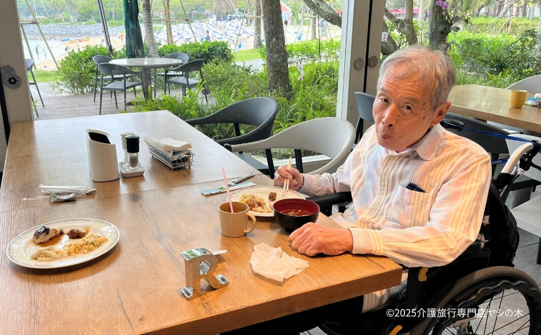 介護旅行で沖縄県へ_ホテルで昼食