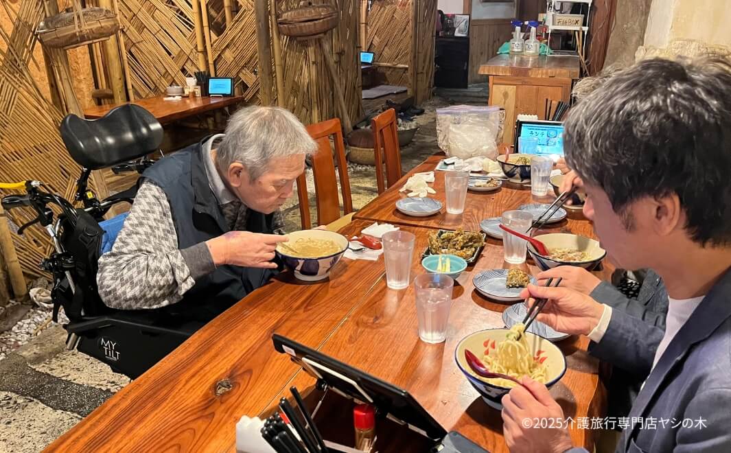 介護旅行で沖縄県へ_国際通りで昼食