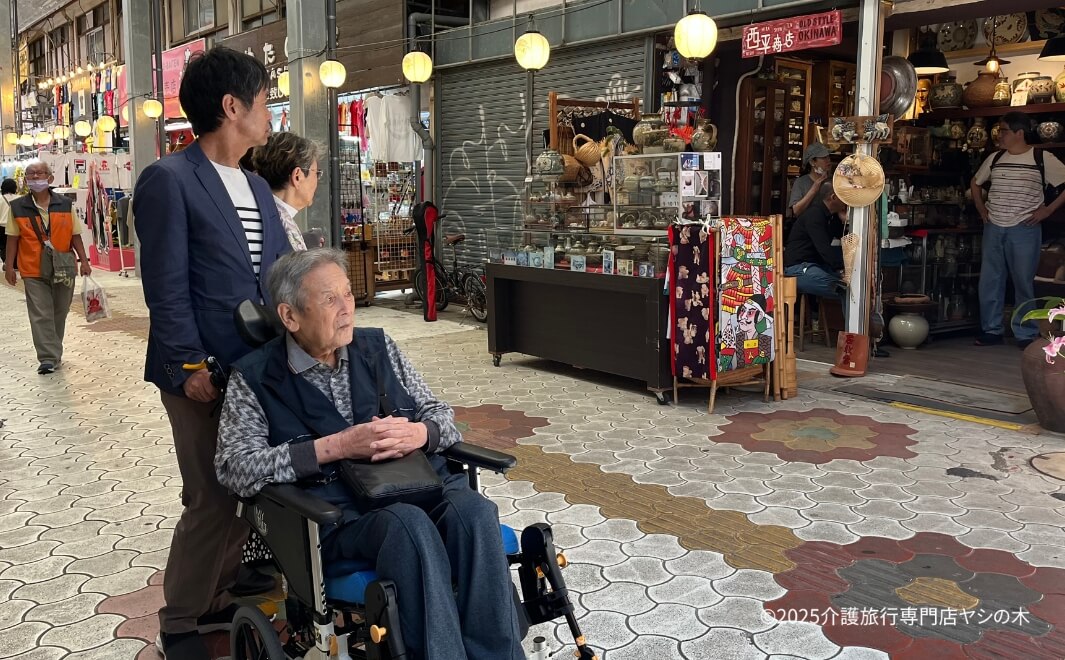 介護旅行で沖縄県へ_国際通りでお買い物