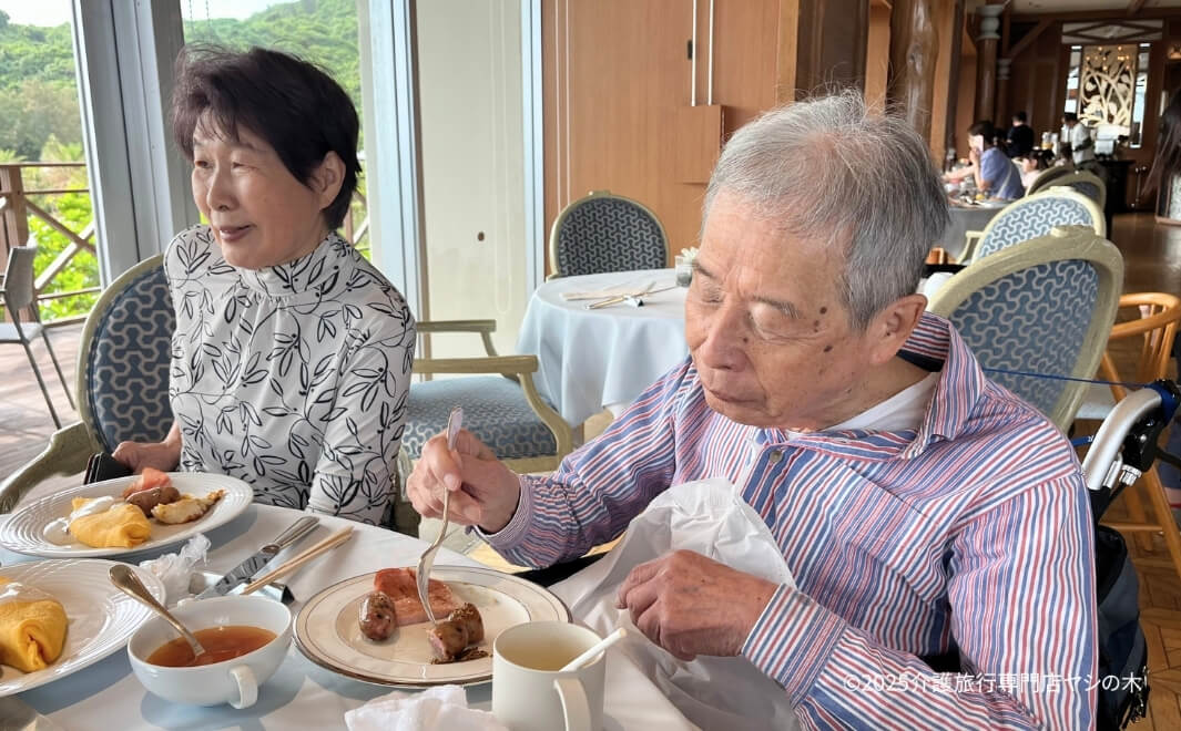 介護旅行で沖縄県へ_ホテルで朝食