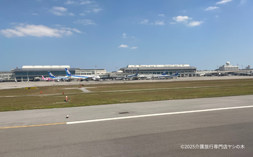 介護旅行で沖縄県へ_那覇空港を離陸