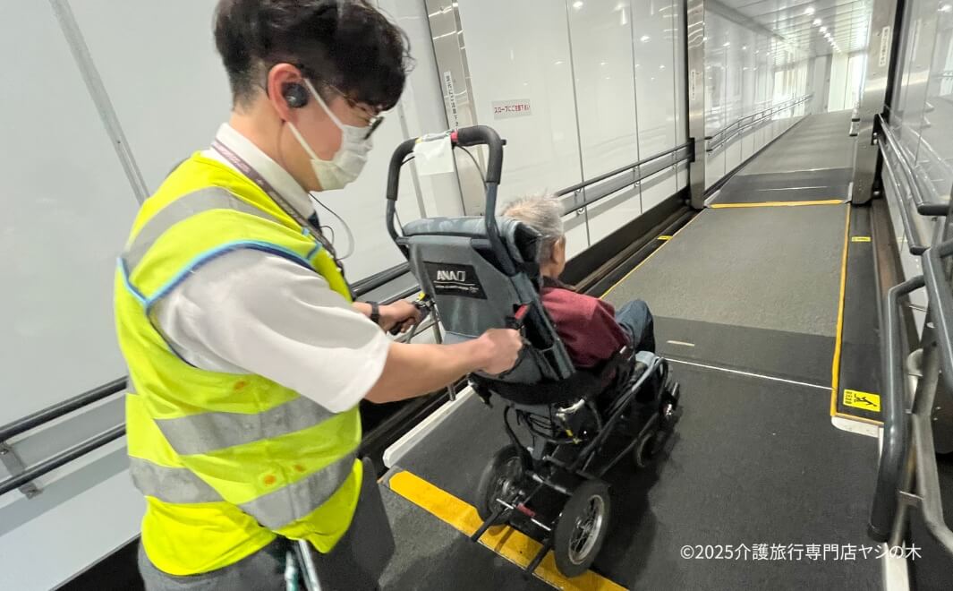 介護旅行で沖縄県へ_福岡空港に到着