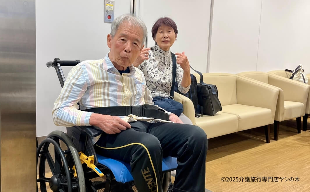 介護旅行で沖縄県へ_チェックインカウンターで手続き