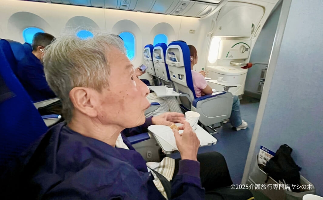 介護旅行で沖縄県へ_那覇空港を離陸