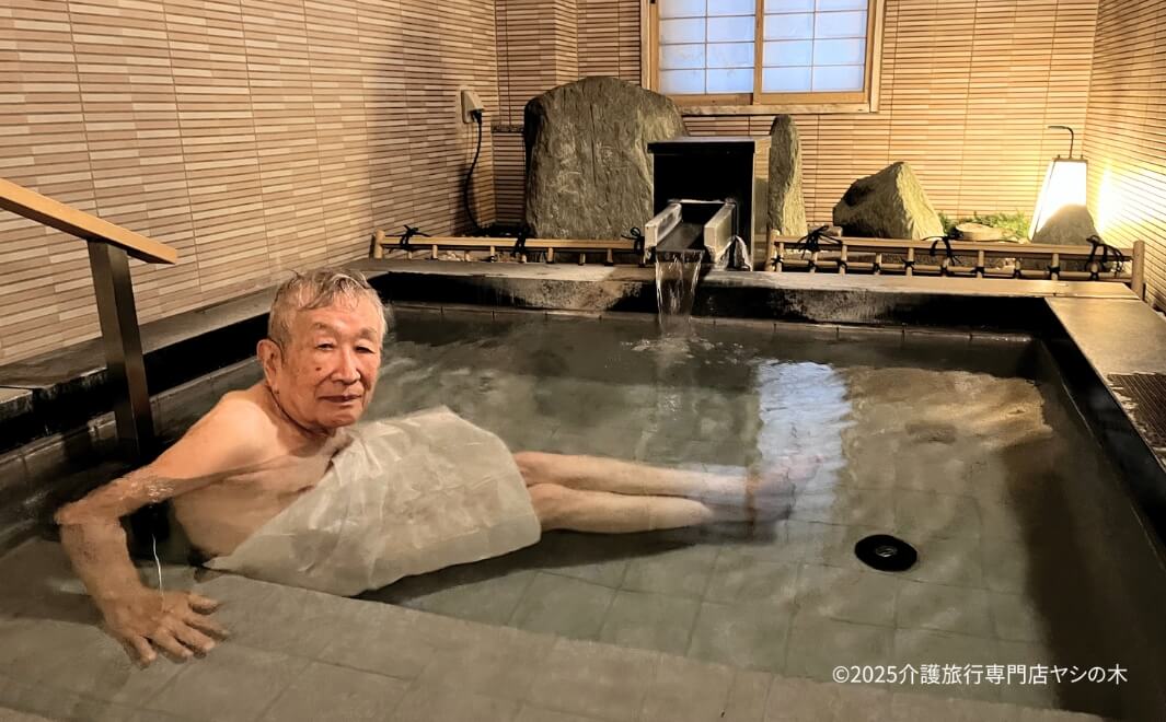 介護旅行で群馬県へ_ホテルの貸切風呂で入浴