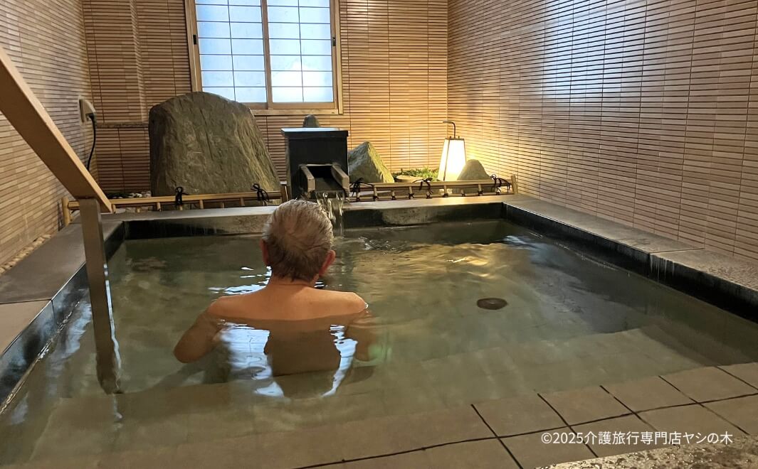 介護旅行で群馬県へ_ホテルの貸切風呂で入浴