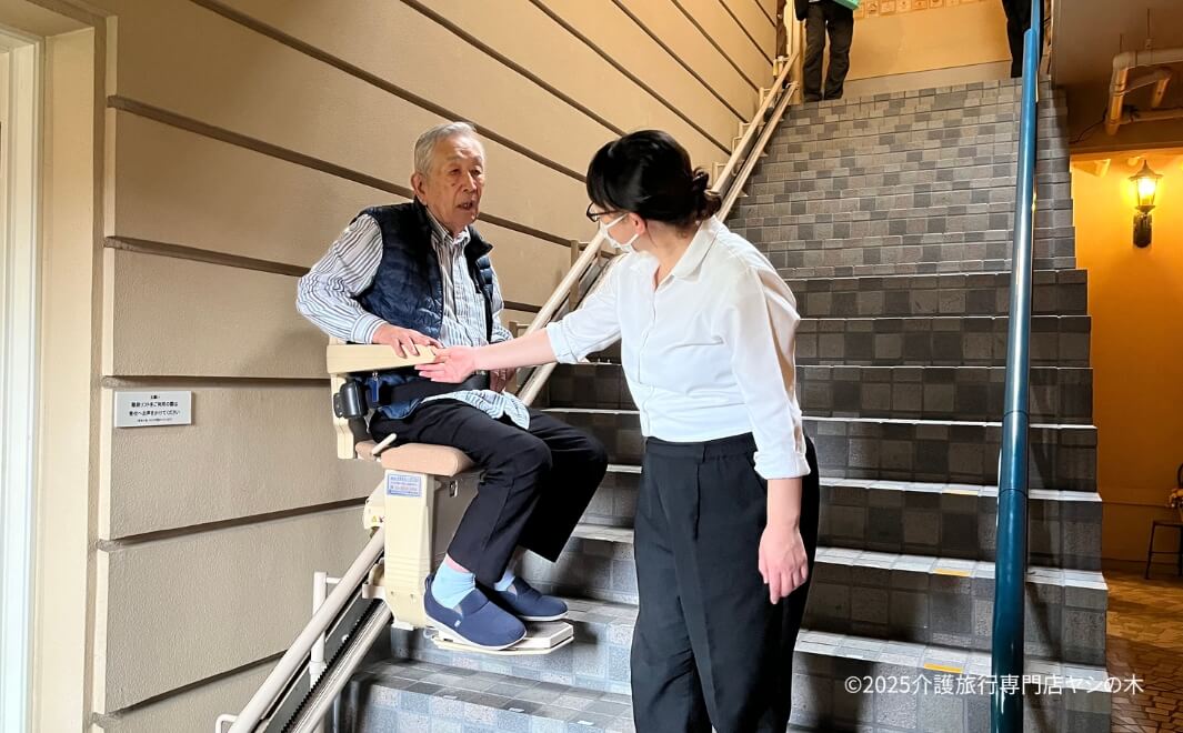介護旅行で群馬県へ_シャンソン館内を見学