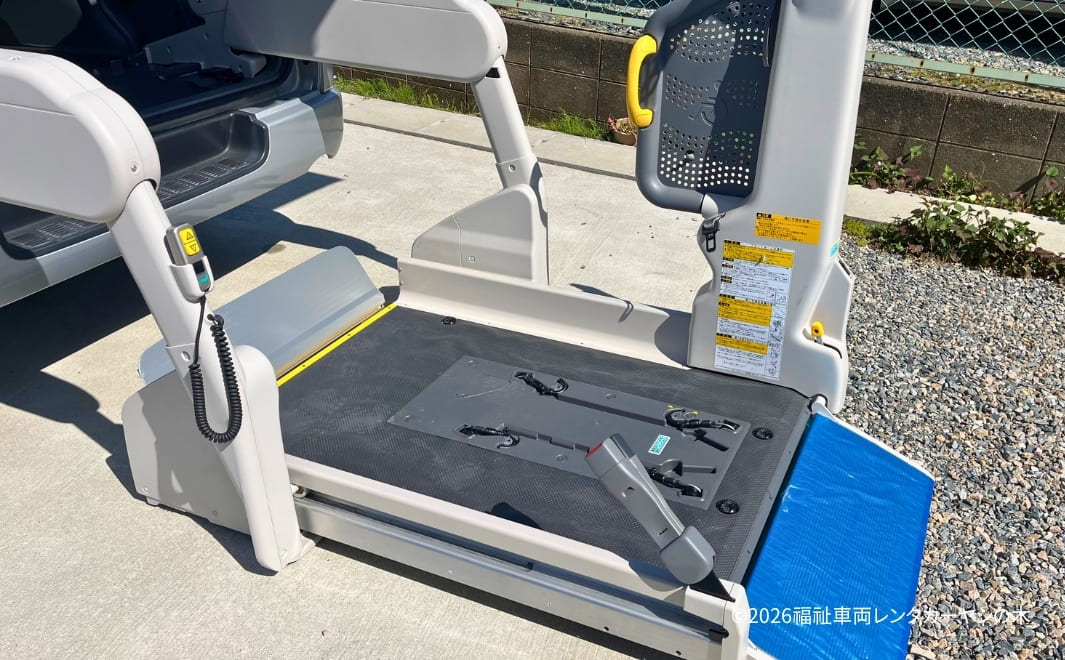 福祉車両レンタカー 車椅子固定装置