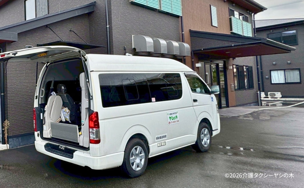 介護施設への送迎に対応する福岡の介護タクシーヤシの木