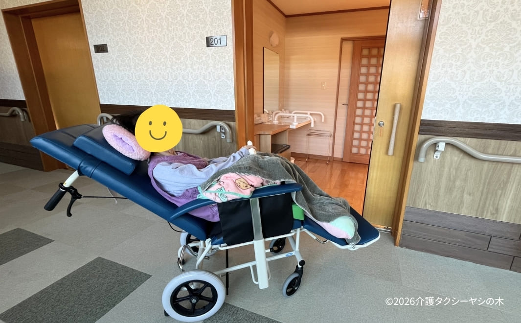 ストレッチャー対応の介護タクシーヤシの木による退院送迎